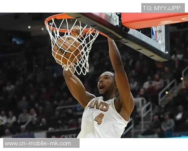 小莫布里与阿伦联手发力半场贡献21分6篮板助力球队争胜 小莫布里与阿伦联手发力半场贡献21分6篮板助力球队争胜