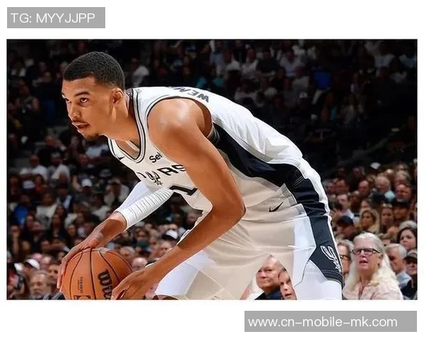 马祖拉点评豪泽近期状态投篮低迷但防守和篮板表现可圈可点